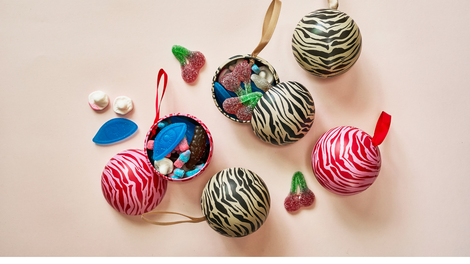 Duo of baubles in a bundle