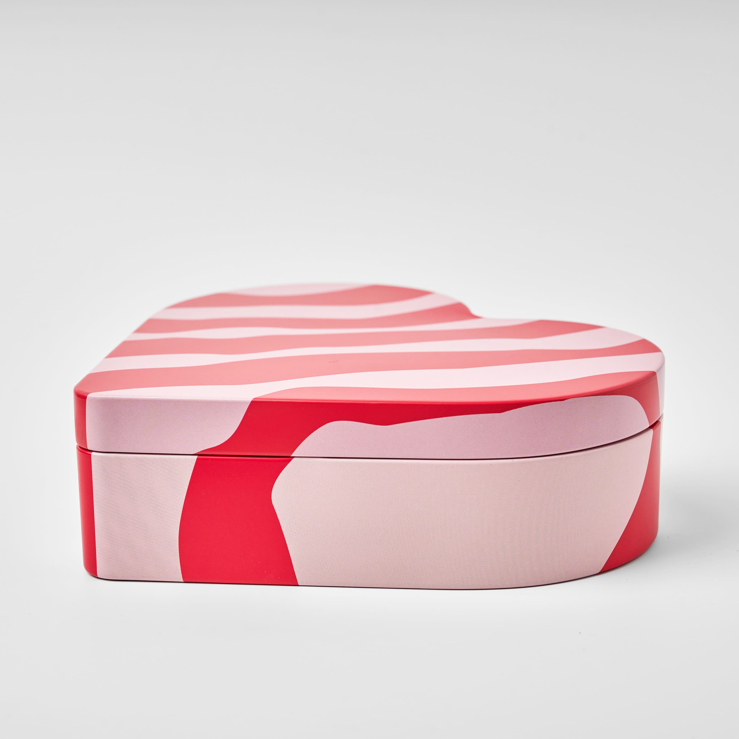 Heart shaped tin in Swedish Design filled with Candy or Chocolate
